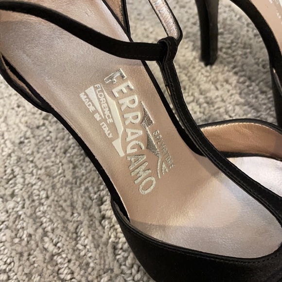 Salvatore Ferragamo heels - Picture 2 of 6